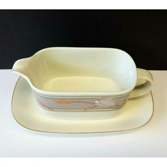 Mikasa Intaglio Meadow Sun 8" Gravy Boat w/ Detached Underplate CAC02 pink taupe - Picture 2 of 9
